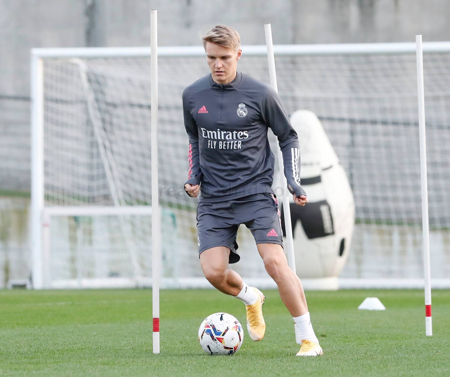 Новость на сайте FondoRuso.ru /assets/img//news/2020/2020-11-17-40-odegaard.jpg