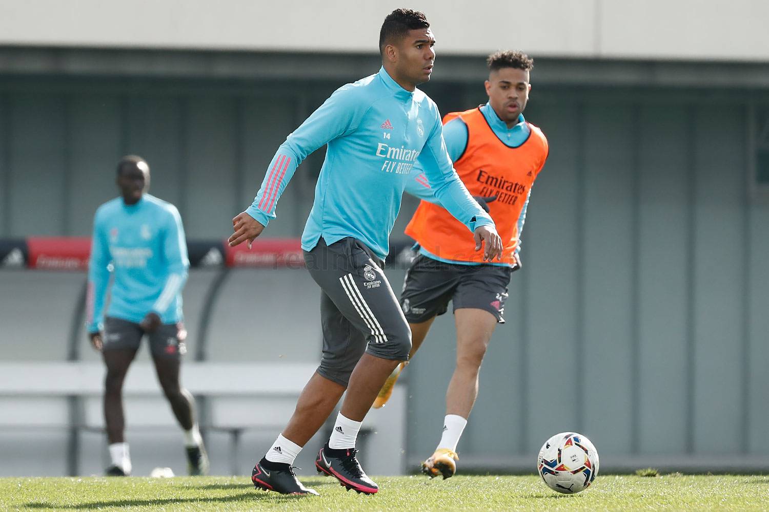 Новость на сайте FondoRuso.ru /assets/img//news/2021/2021-02-13-10-casemiro.jpg