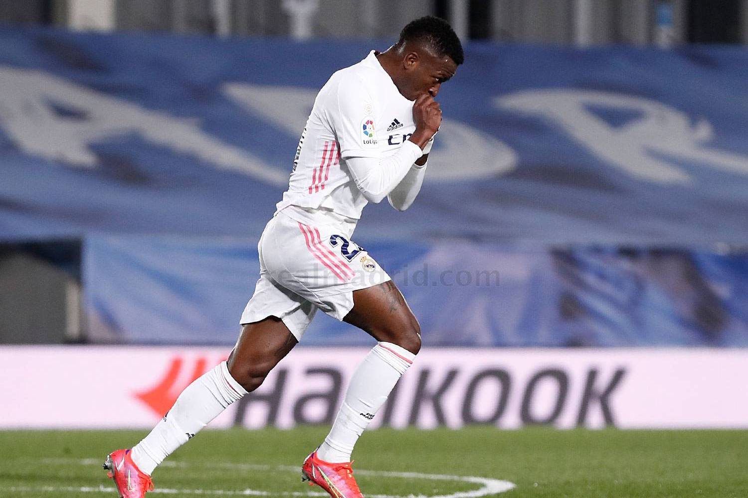 Новость на сайте FondoRuso.ru /assets/img//news/2021/2021-03-02-47-vinicius.jpg