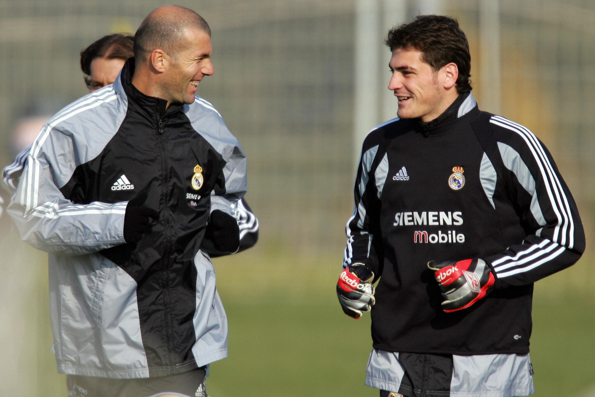 Новость на сайте FondoRuso.ru /assets/img//news/2021/2021-05-22-34-iker-casillas-zidane.jpeg