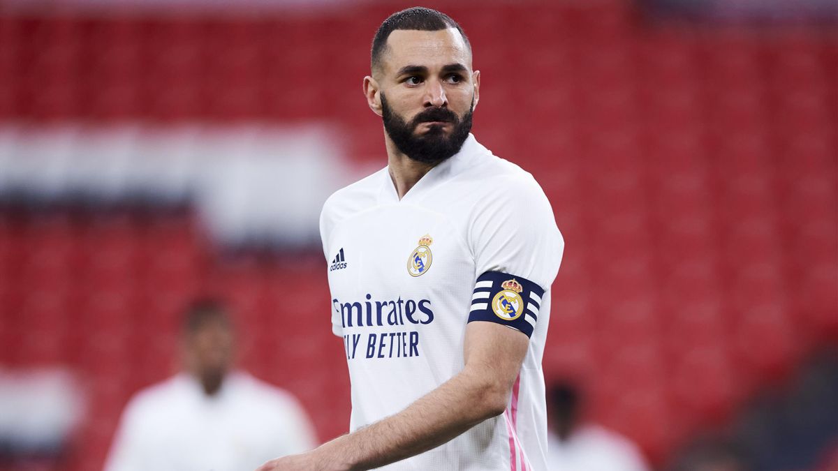 Новость на сайте FondoRuso.ru /assets/img//news/2021/2021-07-23-23-benzema-kapitanskaya-povyazka.jpg