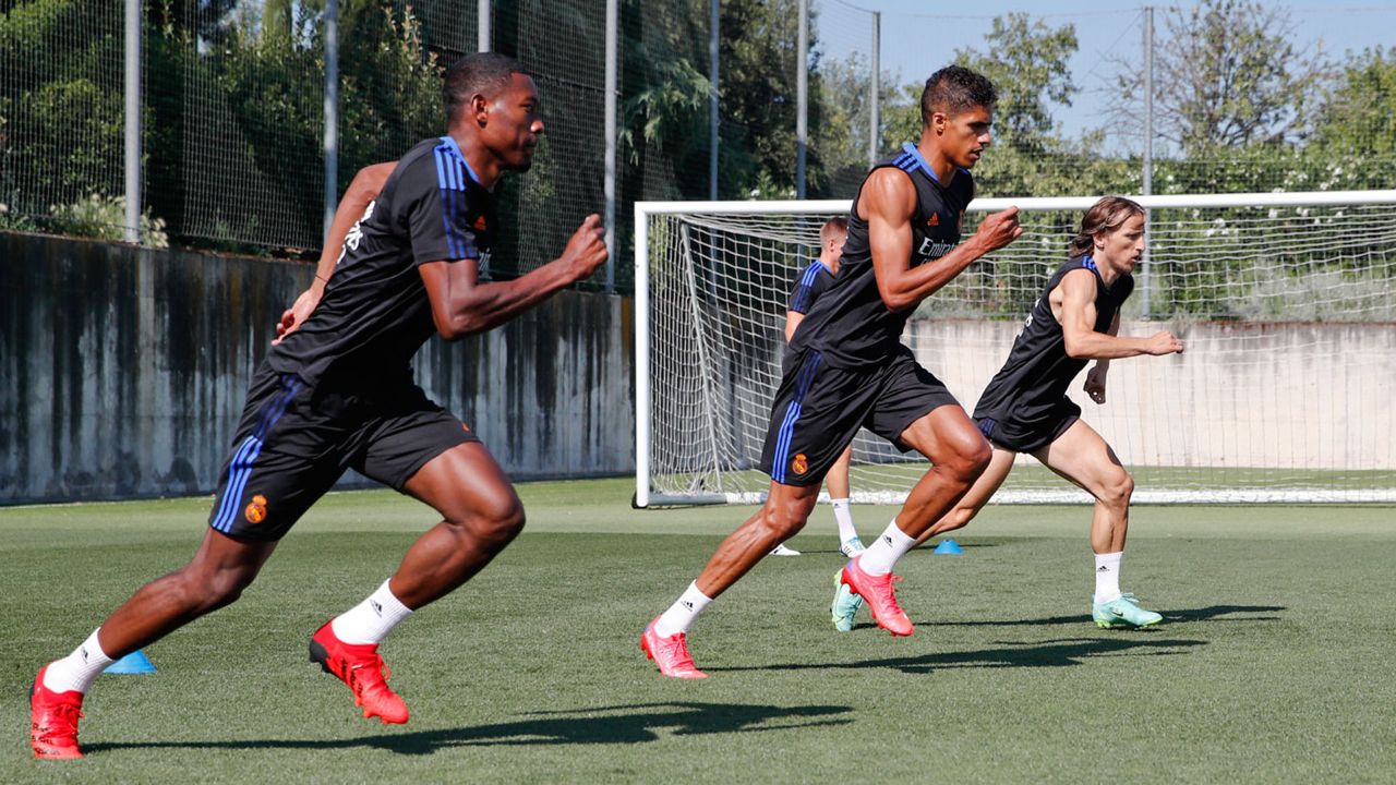 Новость на сайте FondoRuso.ru /assets/img//news/2021/2021-07-26-17-alaba-varane-bale-modric-kroos.jpg