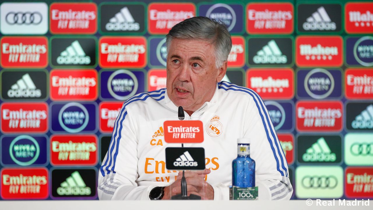 Новость на сайте FondoRuso.ru /assets/img//news/2021/2021-12-19-27-ancelotti.jpg