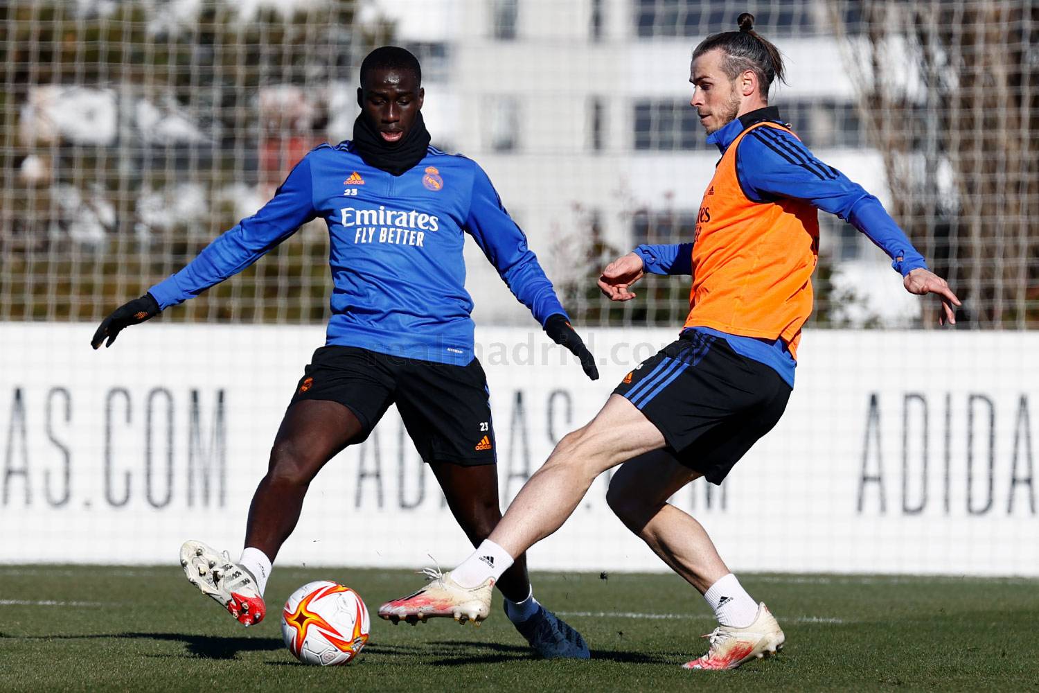 Новость на сайте FondoRuso.ru /assets/img//news/2021/2022-01-19-45-mendy-bale.jpeg