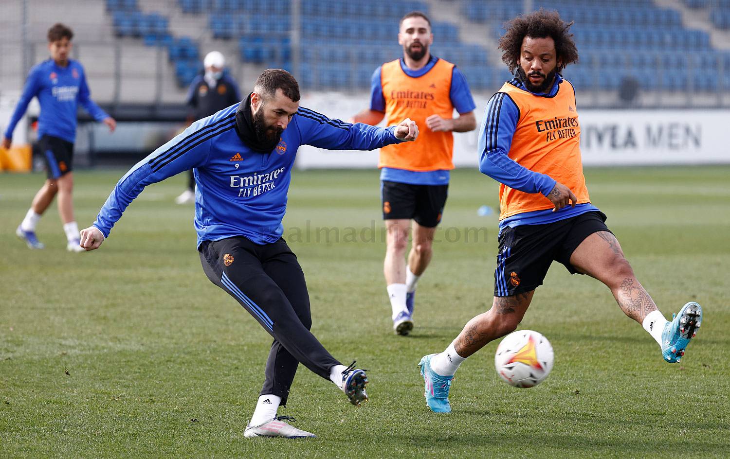 Новость на сайте FondoRuso.ru /assets/img//news/2021/2022-02-04-52-benzema-marcelo.jpeg