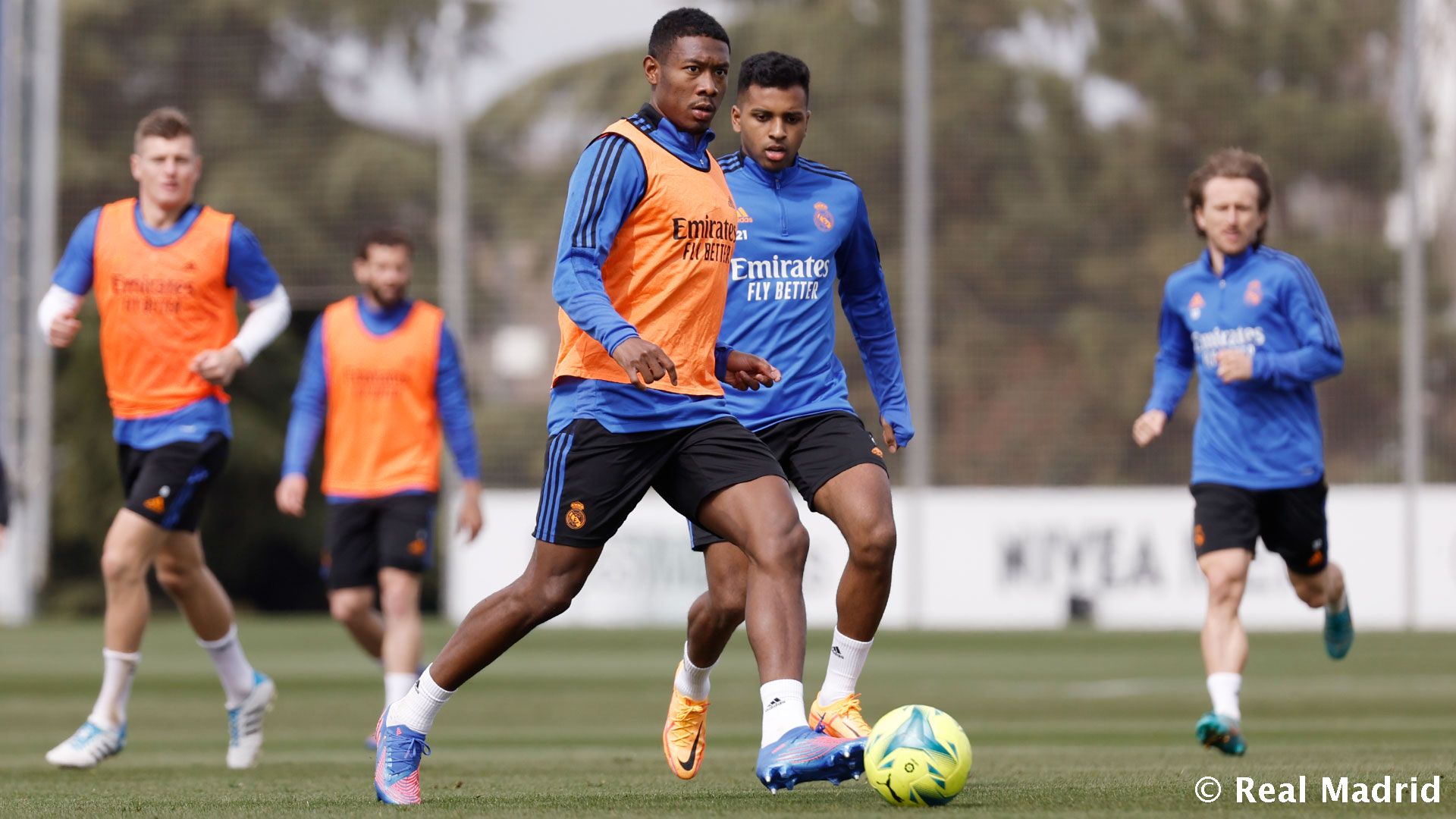 Новость на сайте FondoRuso.ru /assets/img//news/2021/2022-03-19-30-alaba-rodrygo.jpeg