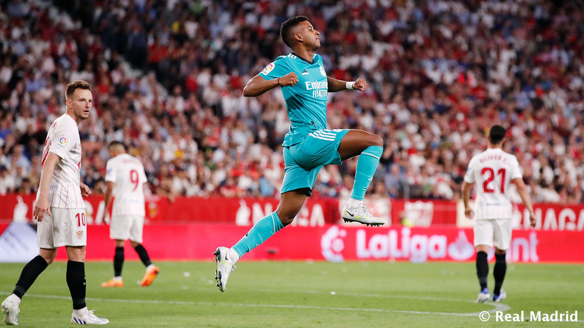 Новость на сайте FondoRuso.ru /assets/img//news/2021/2022-04-18-02-rodrigo.jpeg