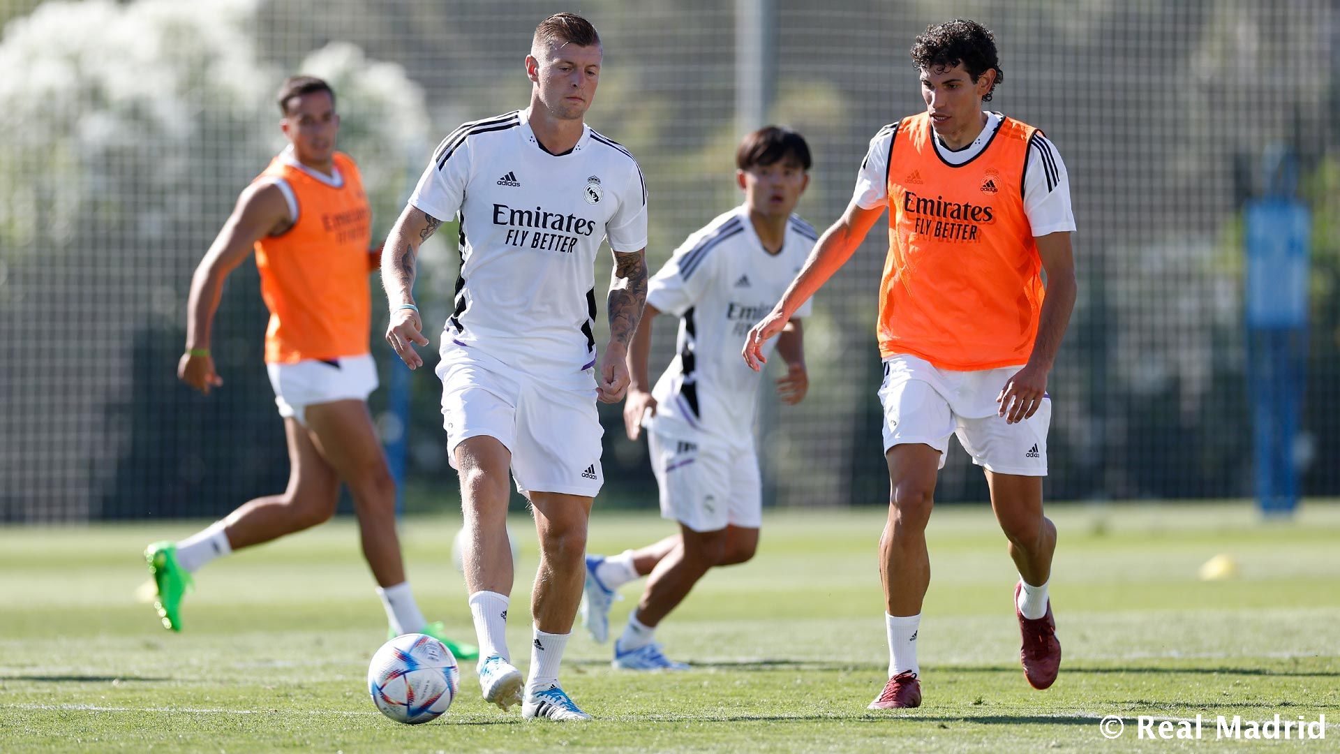 Новость на сайте FondoRuso.ru /assets/img//news/2021/2022-07-08-55-kroos-vallejo.jpeg