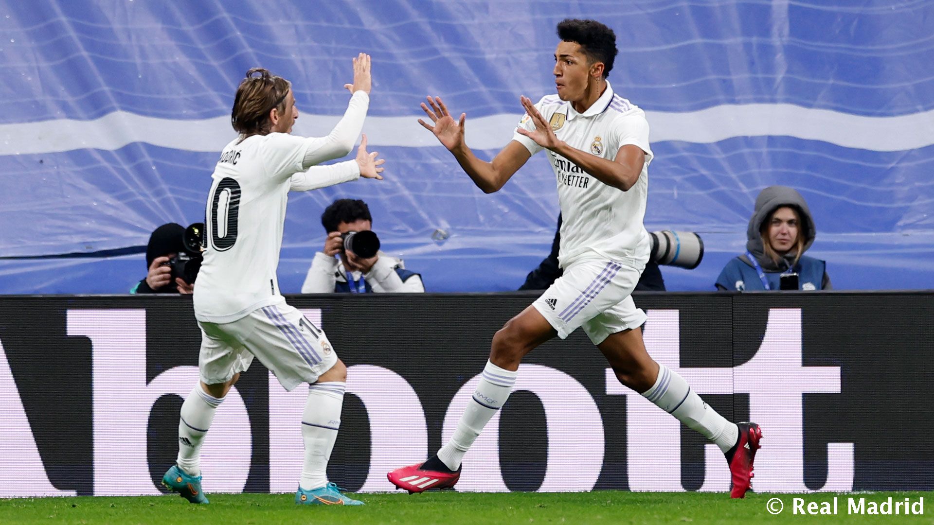 Новость на сайте FondoRuso.ru /assets/img//news/2022/2023-02-25-13-madrid.jpg