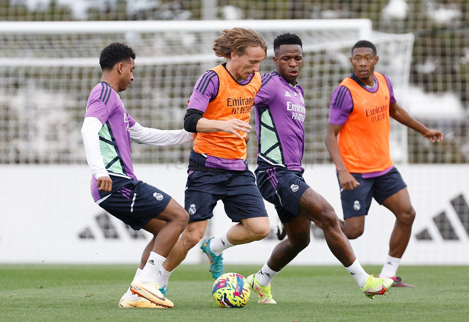 Новость на сайте FondoRuso.ru /assets/img//news/2022/2023-03-31-40-modric-vini.jpeg