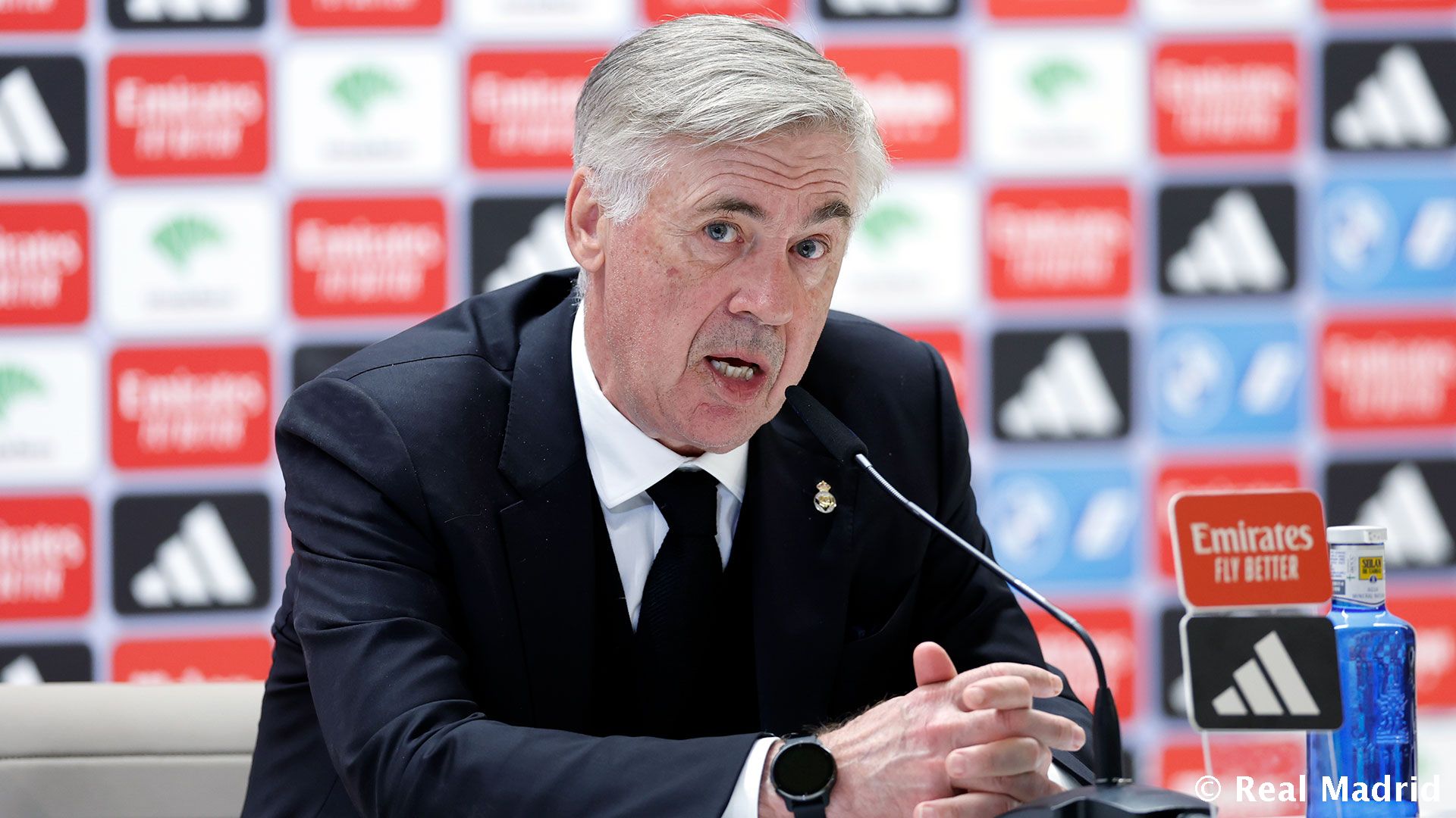Новость на сайте FondoRuso.ru /assets/img//news/2022/2023-04-09-15-ancelotti.jpg