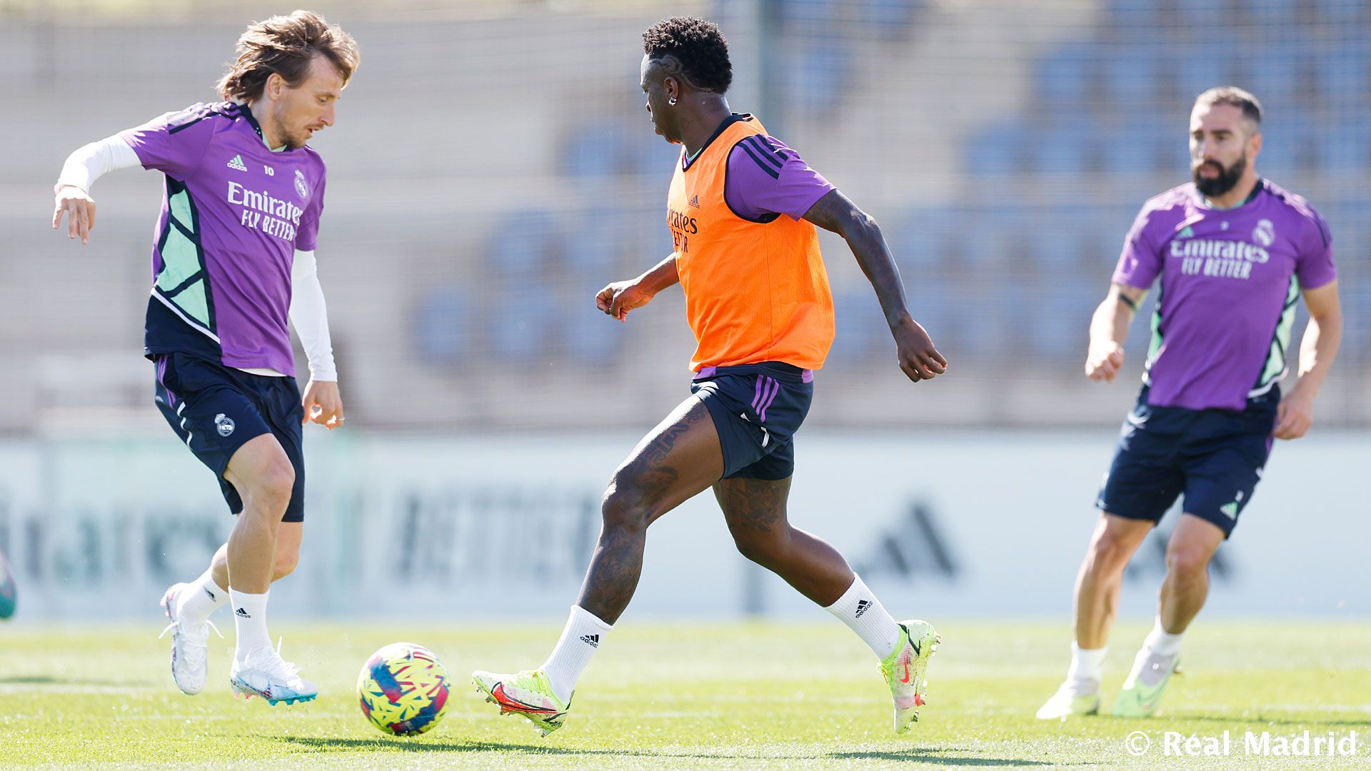 Новость на сайте FondoRuso.ru /assets/img//news/2022/2023-04-21-05-modric-vini.jpeg