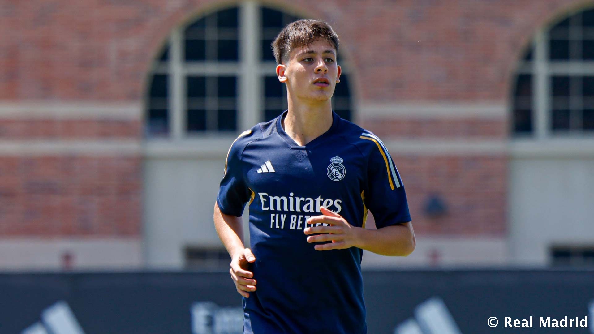 Новость на сайте FondoRuso.ru /assets/img//news/2023/2023-07-30-06-arda-geler.jpg