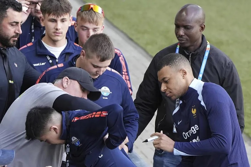 Новость на сайте FondoRuso.ru /assets/img//news/2023/2024-06-17-17-mbappe.jpg