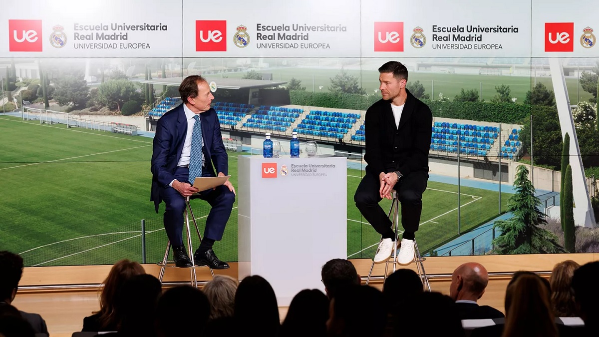 Новость на сайте FondoRuso.ru /assets/img//news/2025/2025-11-19-08-xabi-alonso.jpg