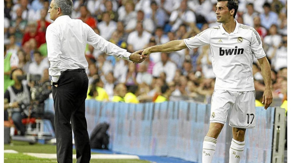 Новость на сайте FondoRuso.ru /assets/img//news/2025/2026-01-27-36-mourinho.jpg