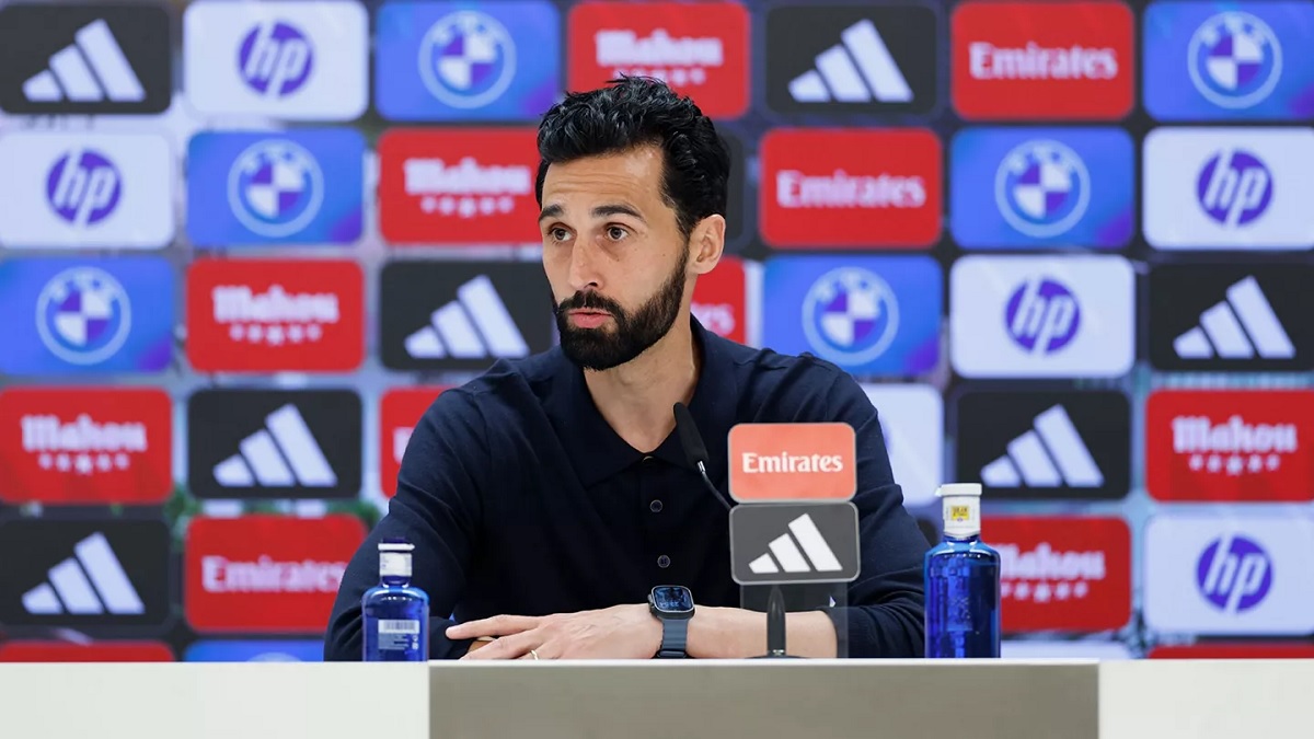 Новость на сайте FondoRuso.ru /news/2025/2026-05-15-32-arbeloa.jpg