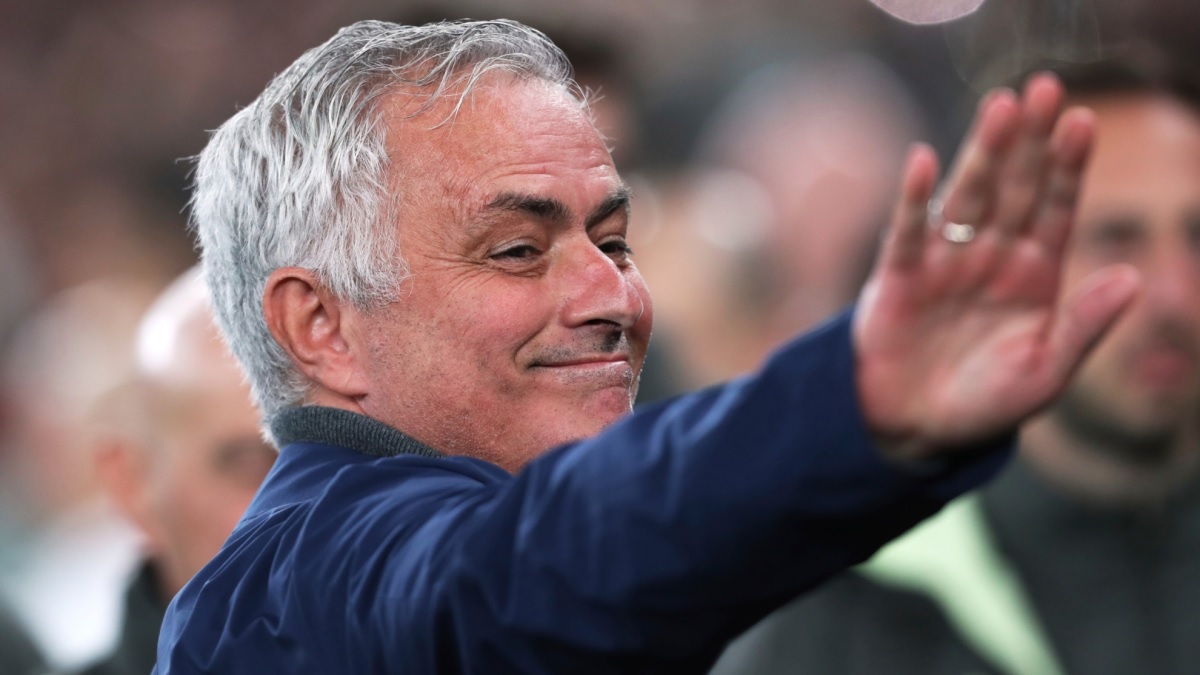 Новость на сайте FondoRuso.ru /news/2025/2026-06-11-44-mourinho.jpg