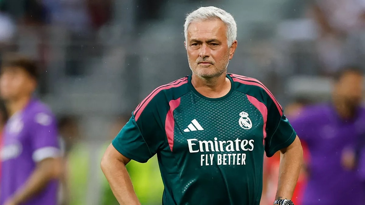 Новость на сайте FondoRuso.ru /news/2026/2026-08-02-42-mourinho.jpg