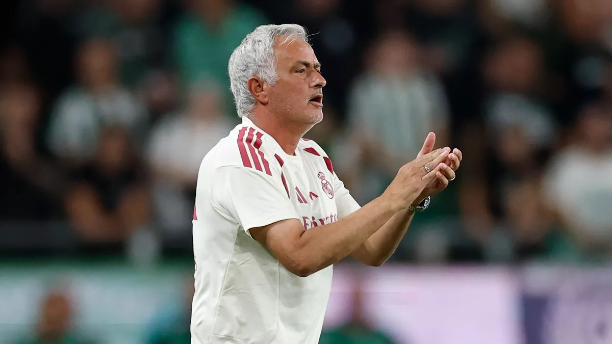 Новость на сайте FondoRuso.ru /news/2026/2026-08-09-50-mourinho.jpg