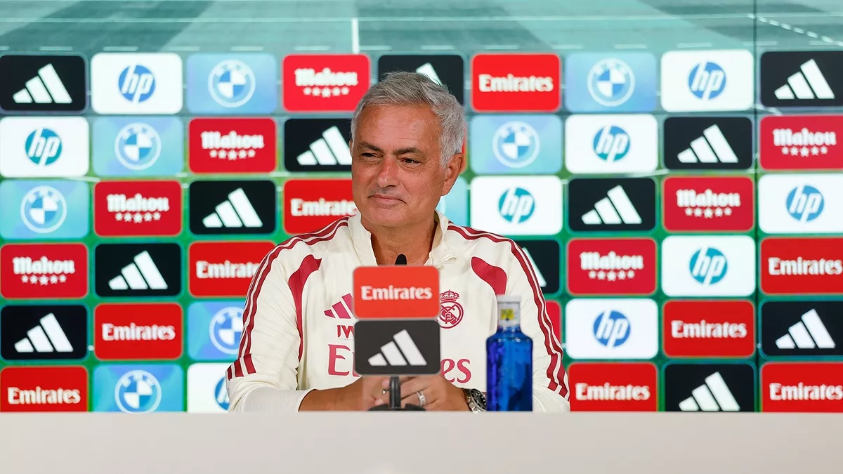 Новость на сайте FondoRuso.ru /news/2026/2026-08-26-45-mourinho.jpg
