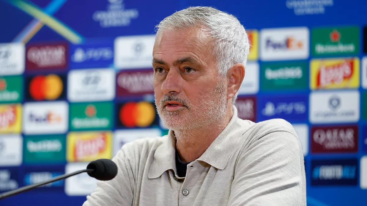 Новость на сайте FondoRuso.ru /news/2026/2026-10-14-01-mourinho.jpg