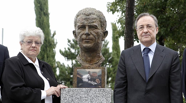 Фактическая ошибка в новости про бюст Ференца Пушкаша