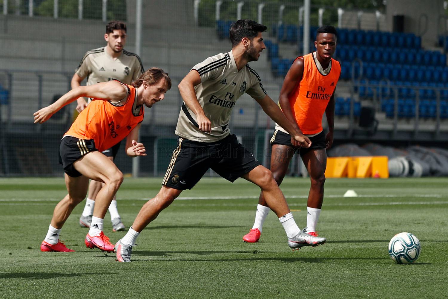 Новость на сайте FondoRuso.ru /assets/img/news/2020/2020-07-08-22-entrenamiento.jpg