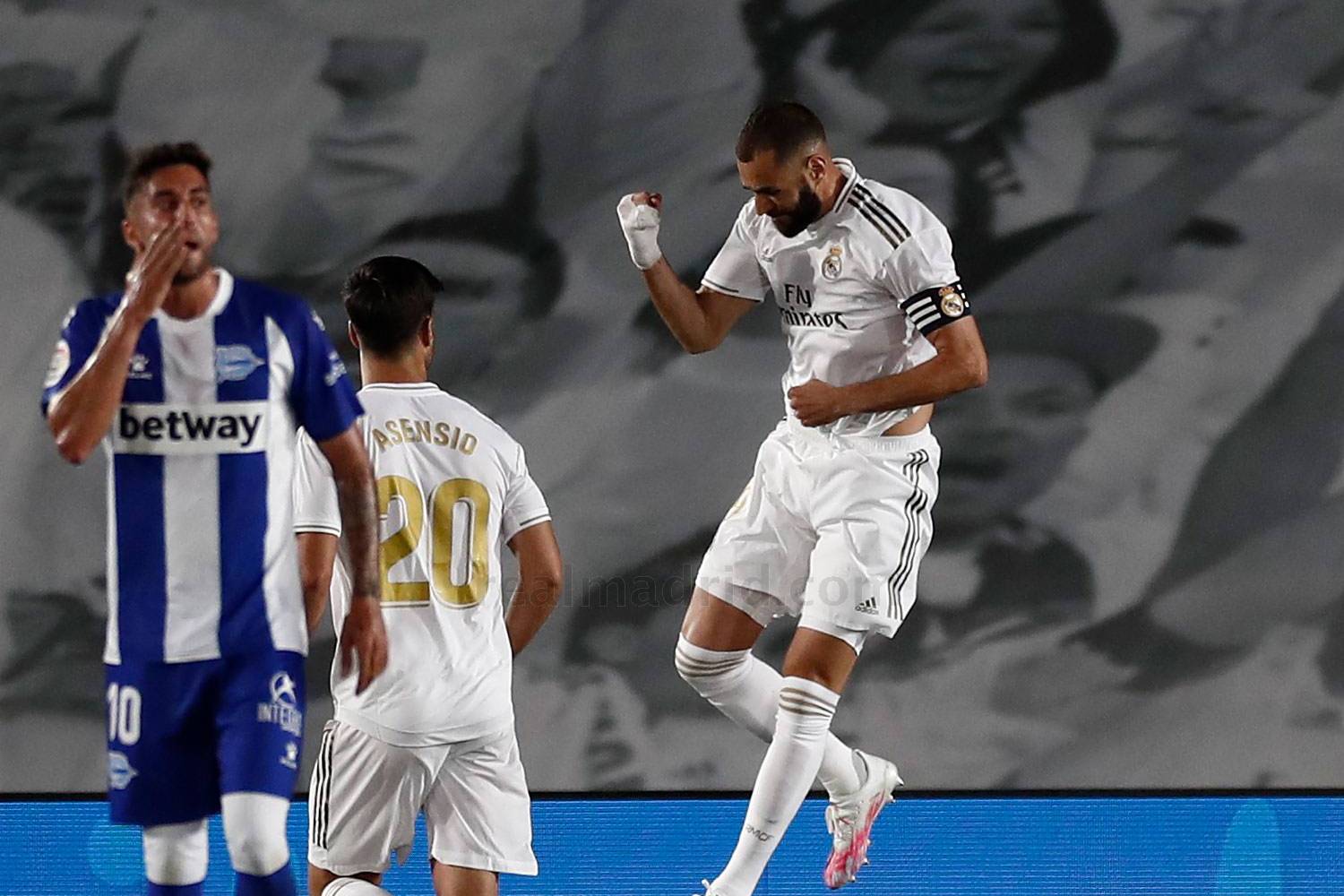 Новость на сайте FondoRuso.ru /assets/img/news/2020/2020-07-11-32-benzemaasensio.jpg