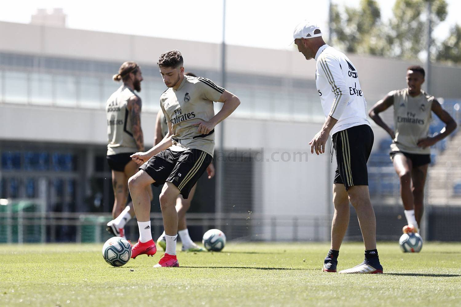 Куртуа и Азар пропустили субботнюю тренировку