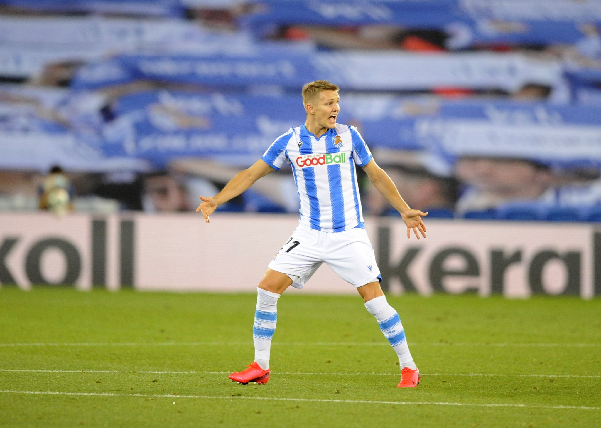 Новость на сайте FondoRuso.ru /assets/img/news/2020/2020-07-27-21-odegaard1.jpg