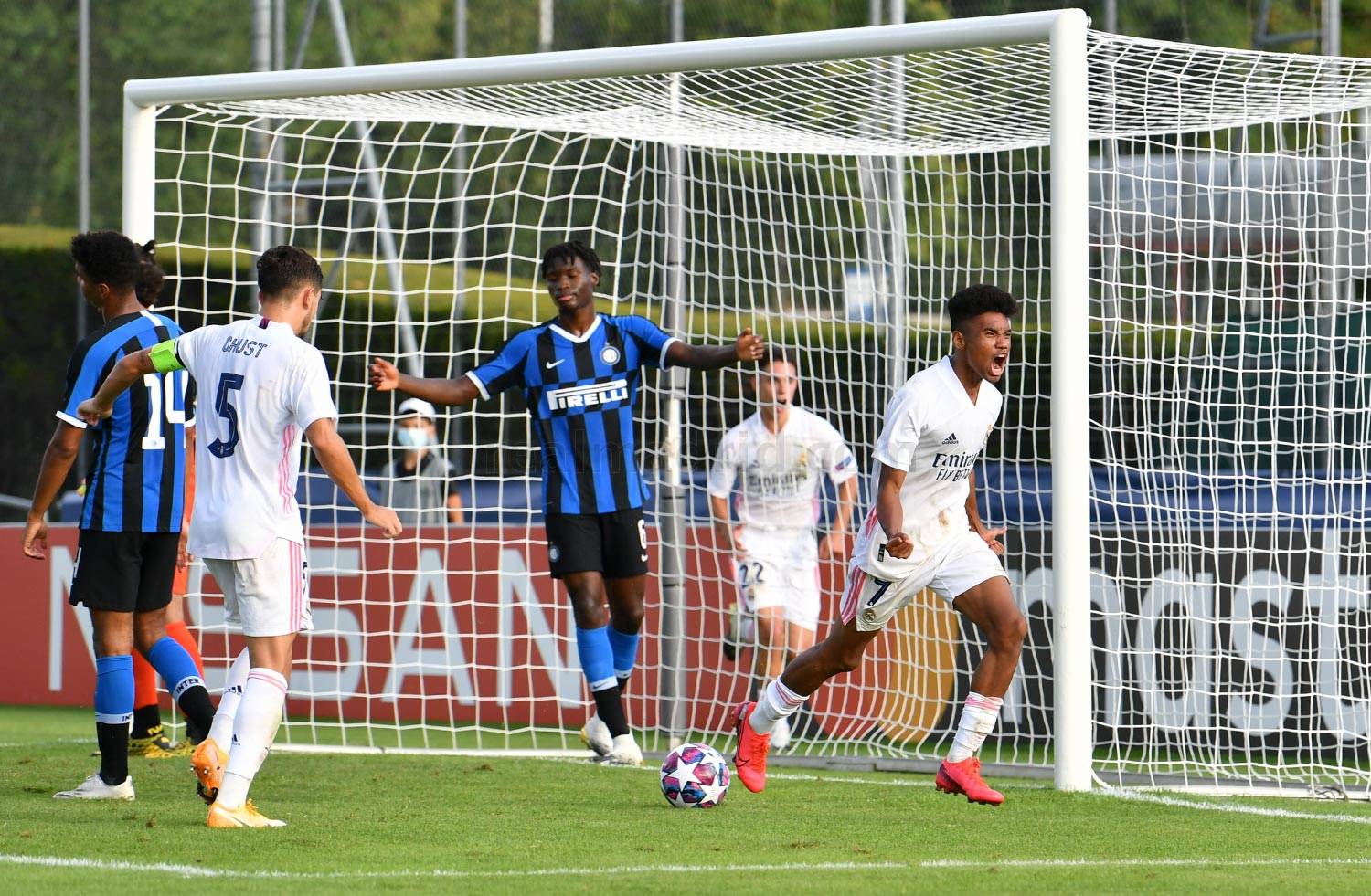 Новость на сайте FondoRuso.ru /assets/img/news/2020/2020-08-19-25-juvenil.jpg