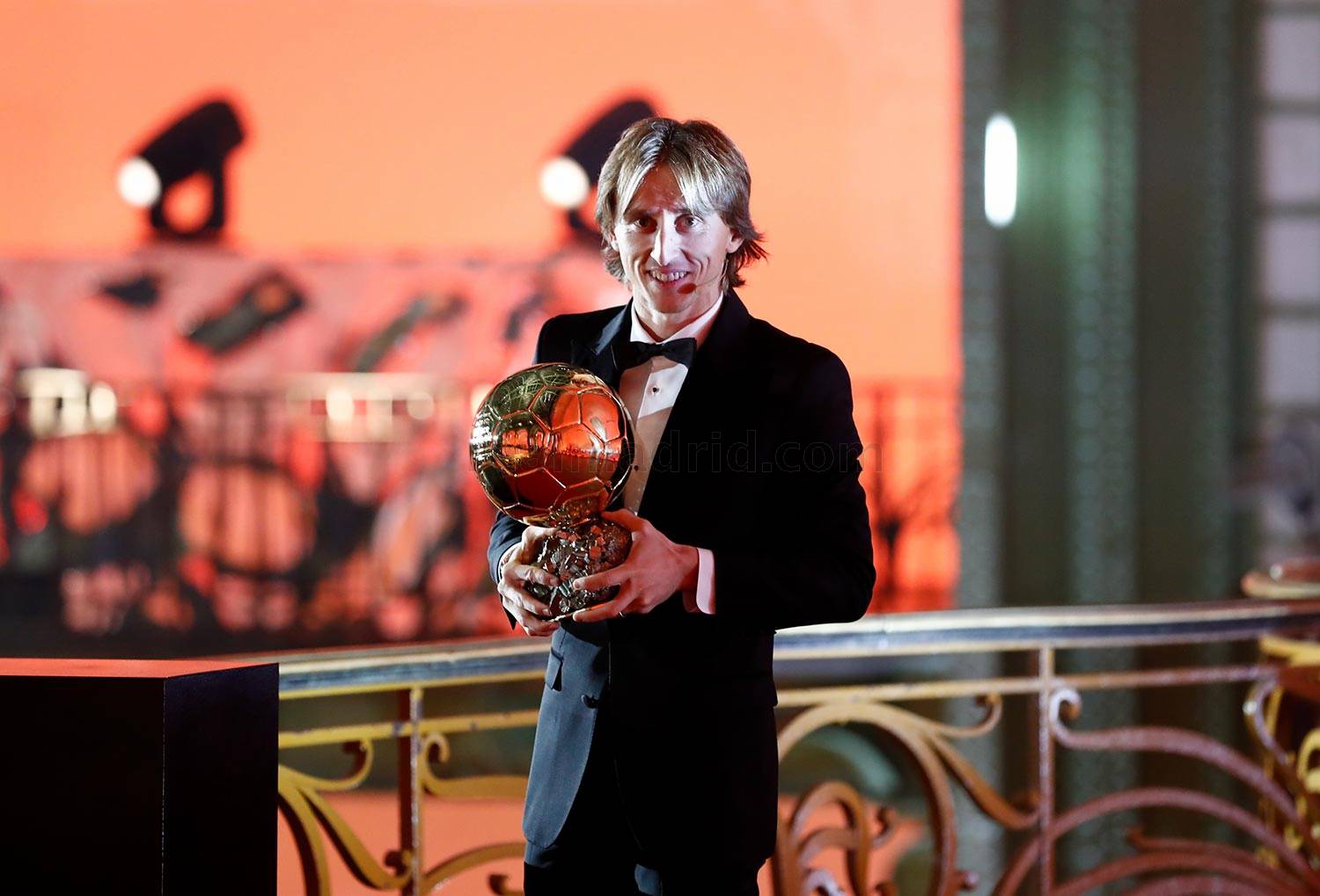Новость на сайте FondoRuso.ru /assets/img/news/2020/2020-08-28-42-gala-balon-oro-modric.jpg