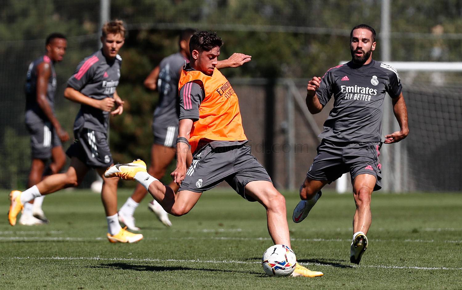 Новость на сайте FondoRuso.ru /assets/img/news/2020/2020-09-09-44-valverde-carvajal.jpg