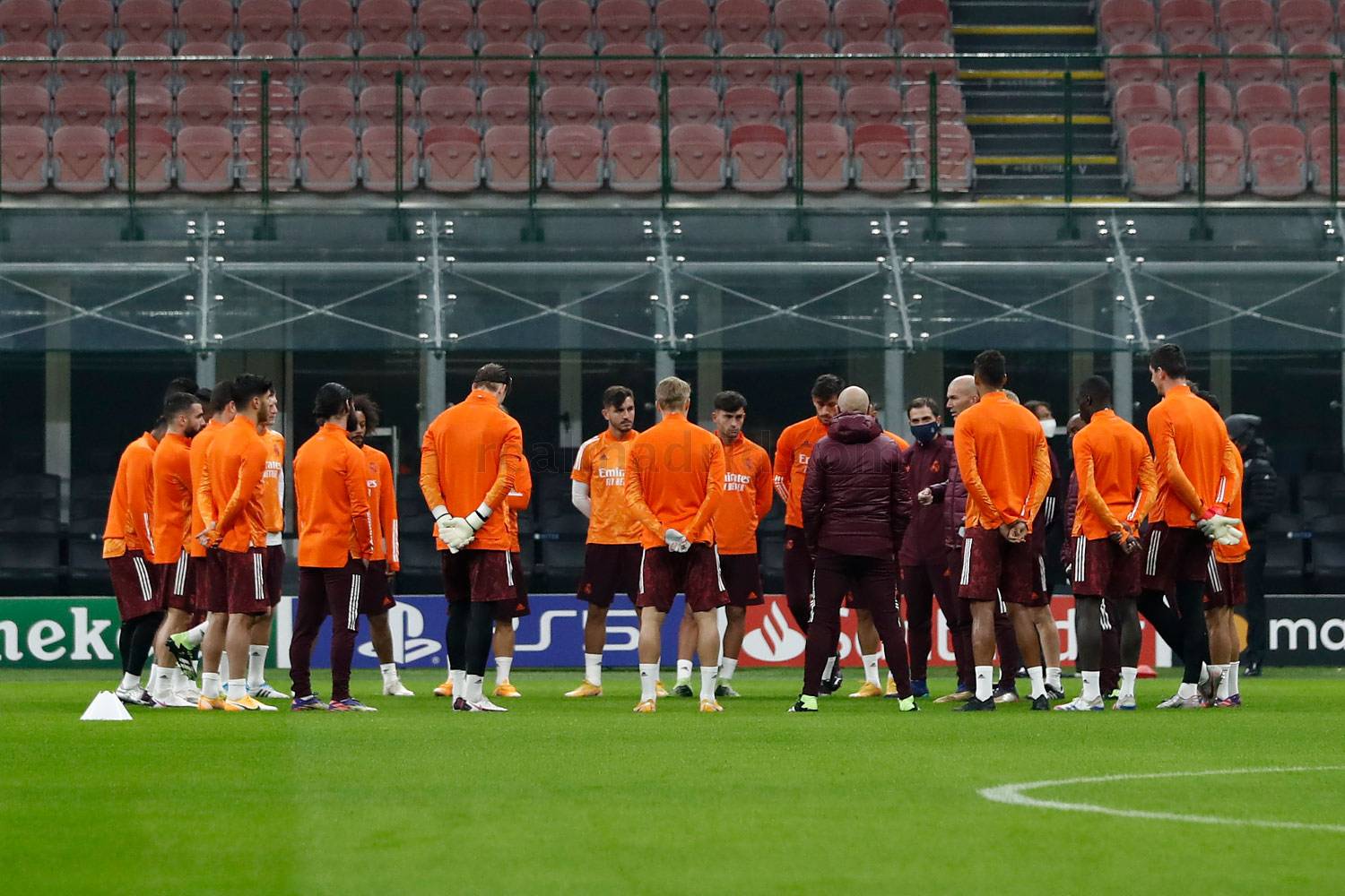 «Мадрид» провел тренировку на газоне «Сан-Сиро»