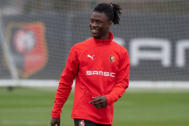 Эдуардо Камавинга отказался от услуг своего агента