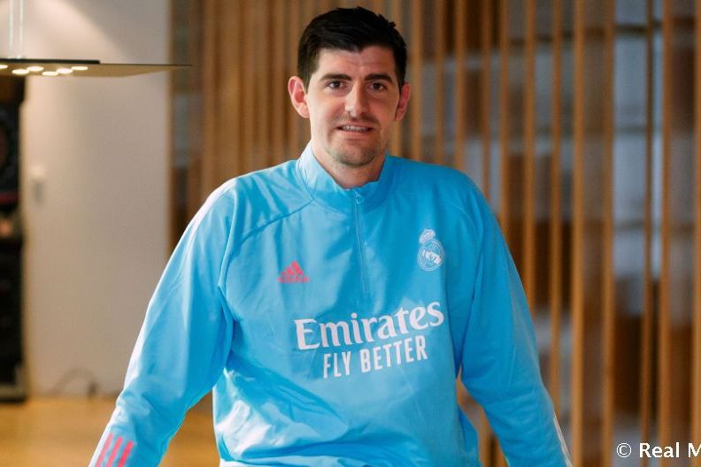 Тибо Куртуа назвал шесть своих лучших сэйвов