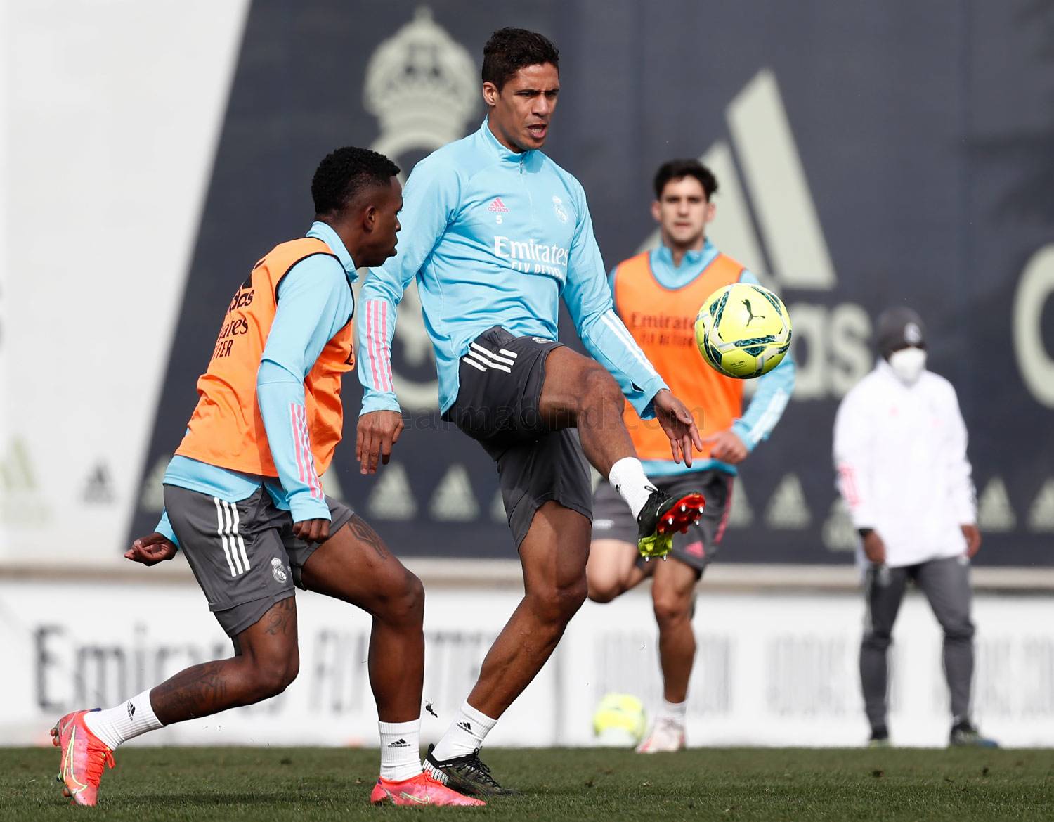 Новость на сайте FondoRuso.ru /assets/img/news/2021/2021-03-05-22-gotovitsa-k-derby.jpg