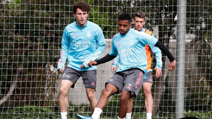 Команда провела интенсивную тренировку с мячом