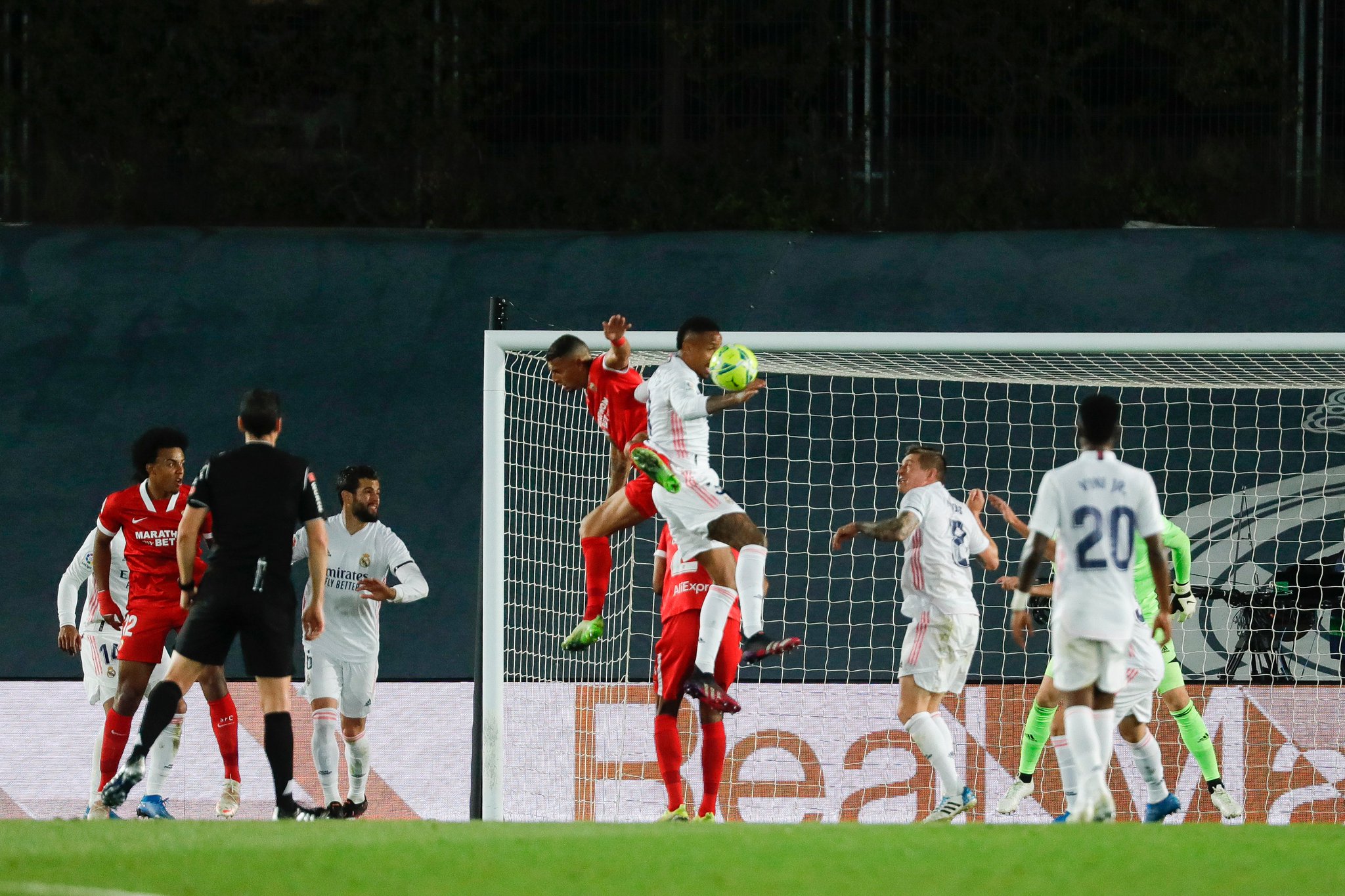 «Реал Мадрид» – «Севилья» 2-2. Все остались при своих