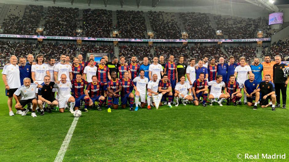 Легенды «Реал Мадрид» обыграли команду легенд «Барселоны» со счетом 3-2