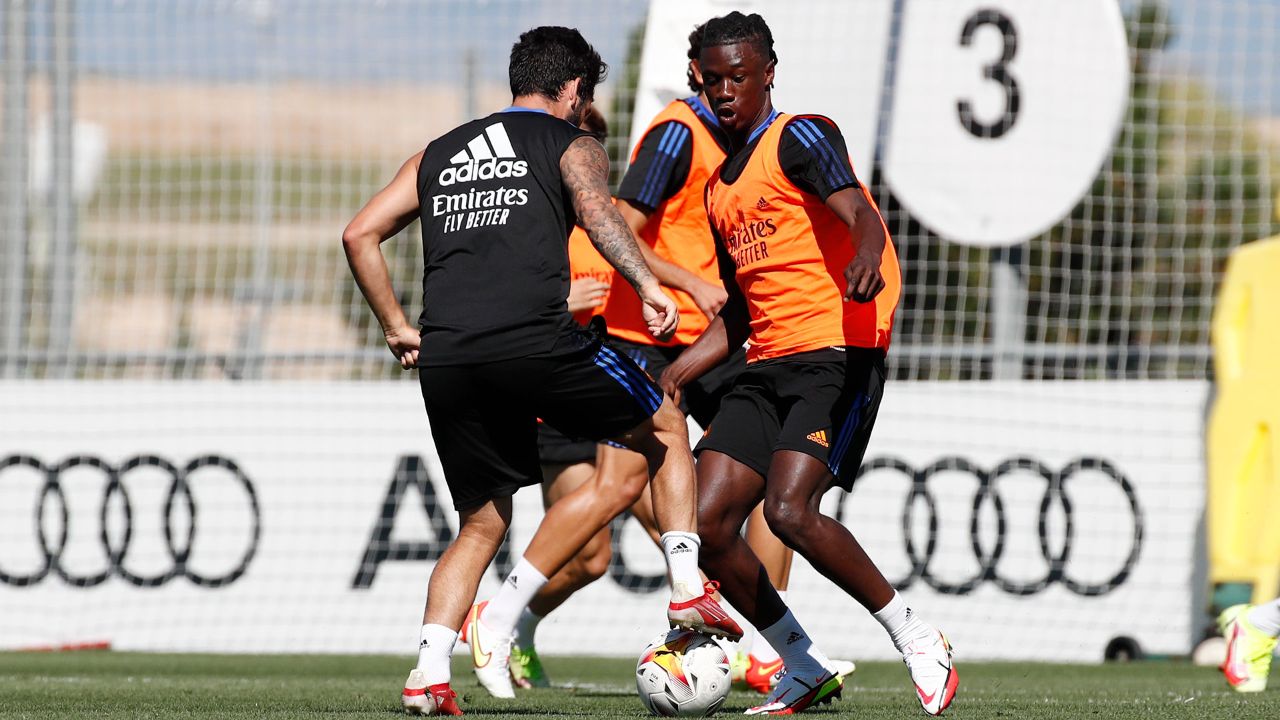 Камавинга провел первую тренировку с командой