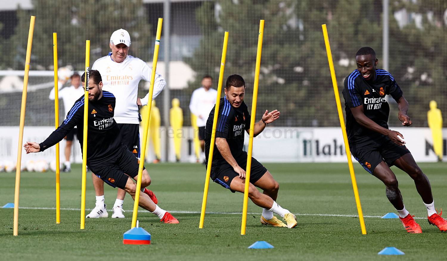 Иско, Асенсио и Мариано не тренировались с командой