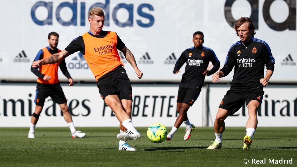 «Мадрид» продолжает готовиться к Класико без Бензема