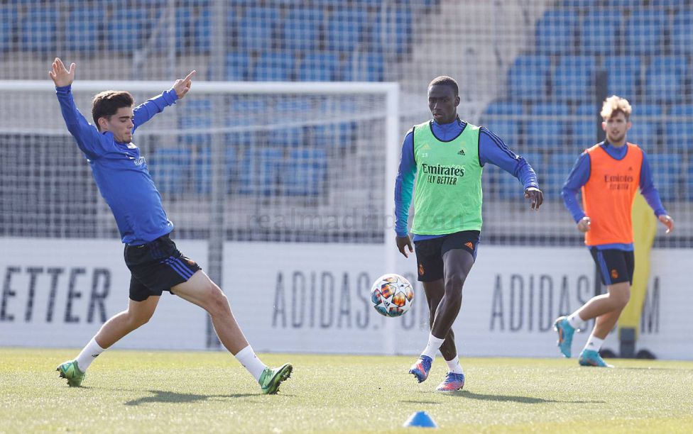 Команда начала подготовку к матчу с «ПСЖ»