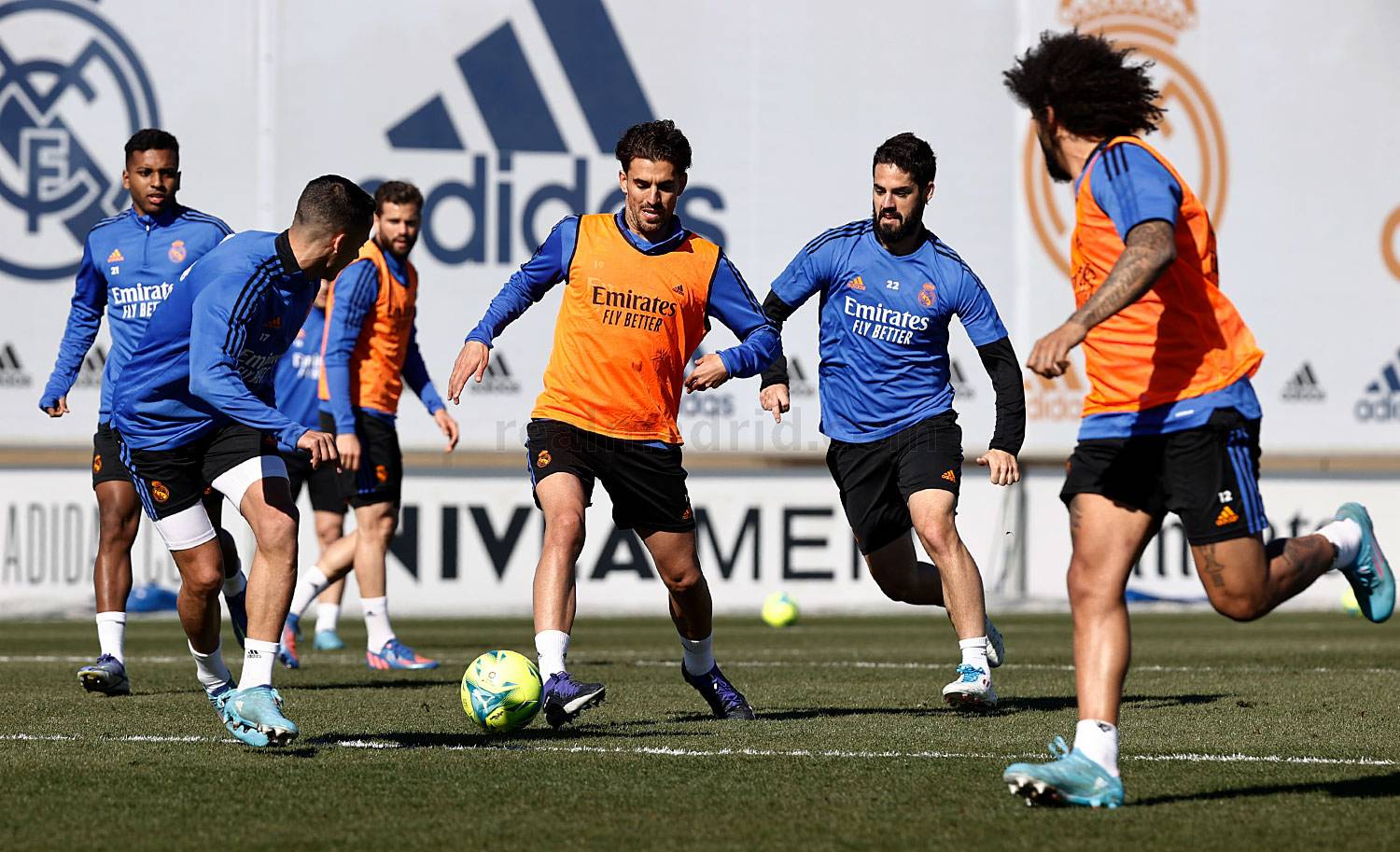 Новость на сайте FondoRuso.ru /assets/img/news/2021/2022-02-21-ceballos-isco.jpeg