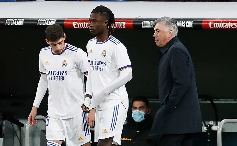 Вальверде и Камавинга рвутся вперед