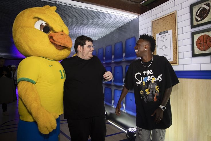 Винисиус организовал торжество в честь года работы своего института