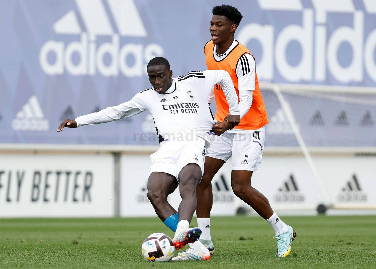 Команда начала готовиться к матчу с «Севильей»