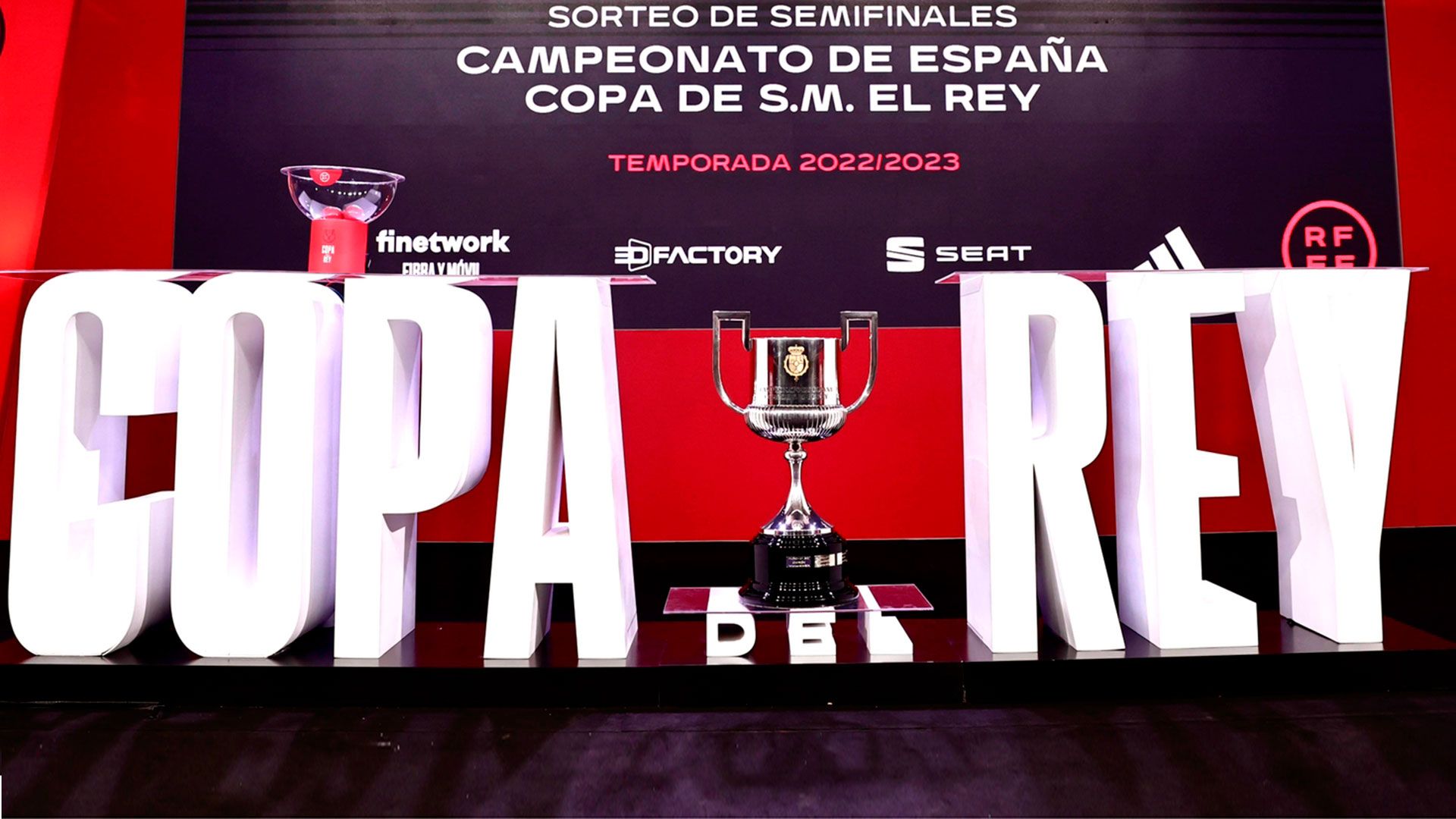 В полуфинале «Мадрид» сыграет с «Барселоной»